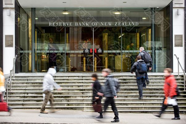 新西兰央行降息50个基点 暗示将采取更多宽松政策以重振脆弱的经济 新西兰央行降息50个基点 暗示将采取更多宽松政策以重振脆弱的经济